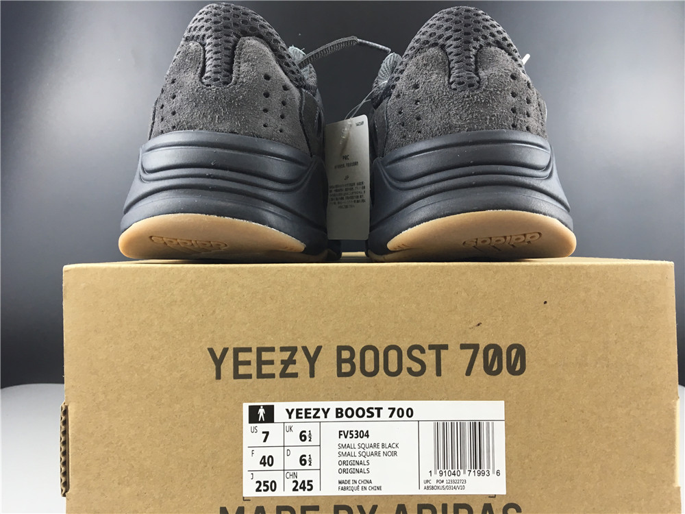 adidas Yeezy Boost 700Utility Black