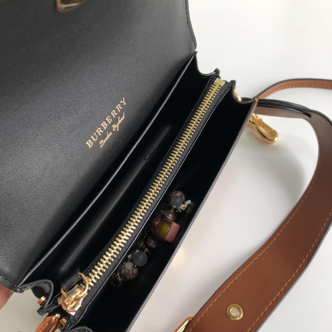 Burberry The Buckle 460160 19.5512cm