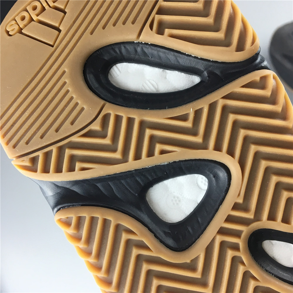 adidas Yeezy Boost 700Utility Black