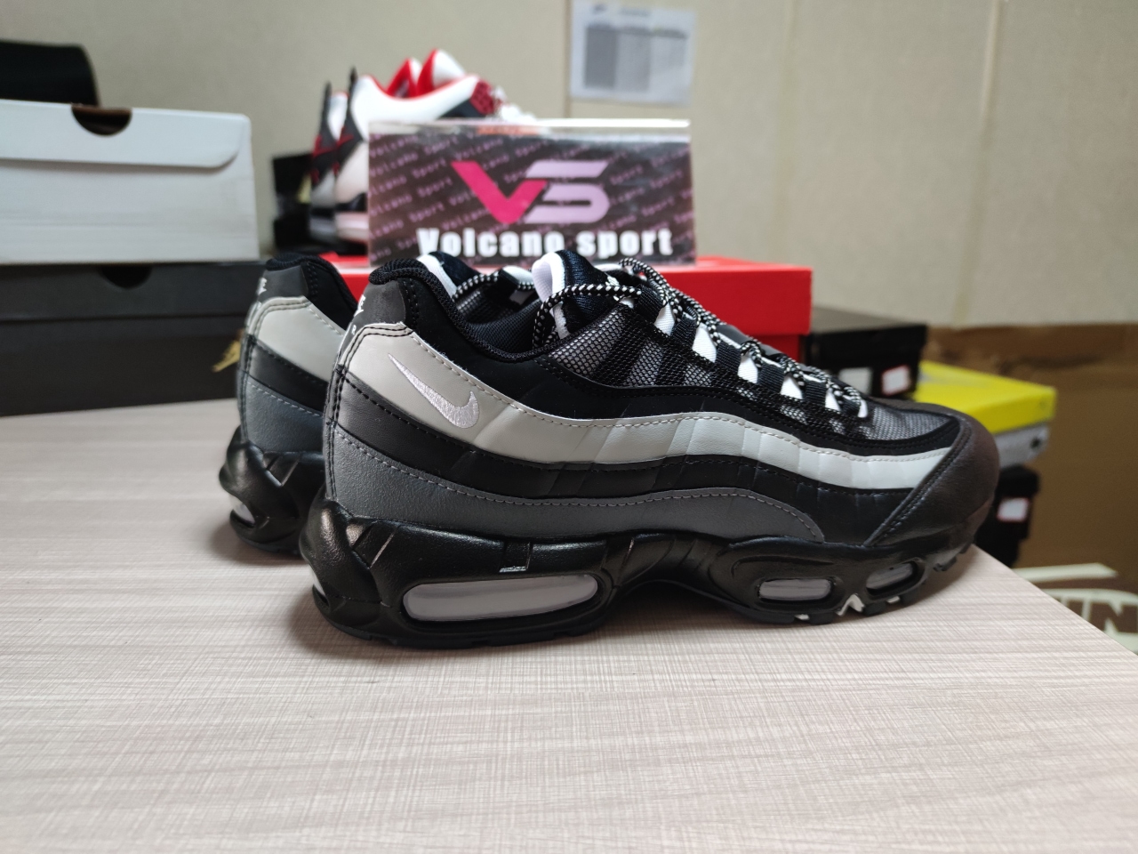 Air Max 95 Essential Black Smoke Grey CT1805 001