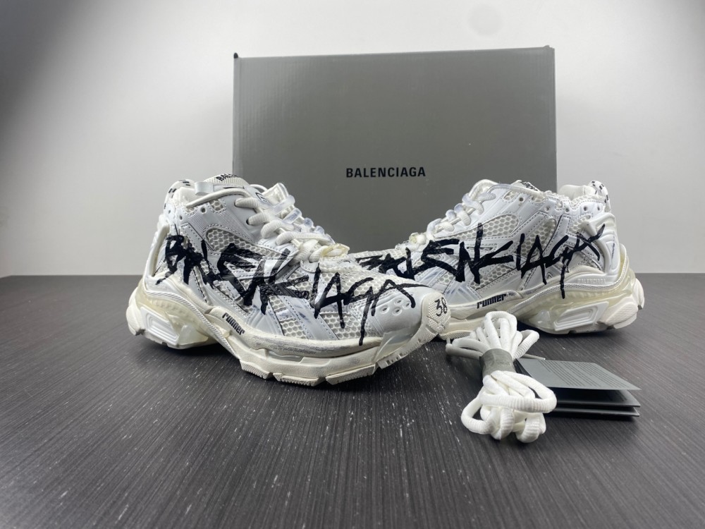 Balenciaga Runner Graffiti