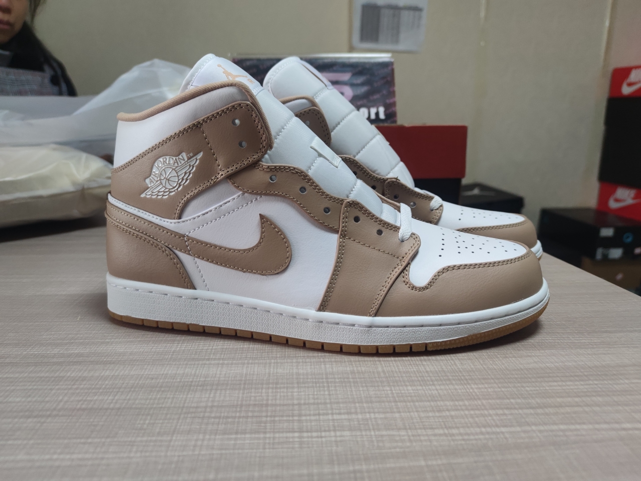 Jordan 1 Mid Tan Gum 554724 271