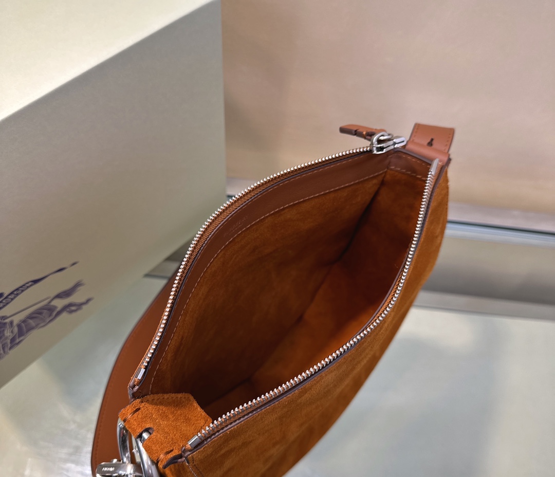 Burberry 553170 (2) 24x×23cm