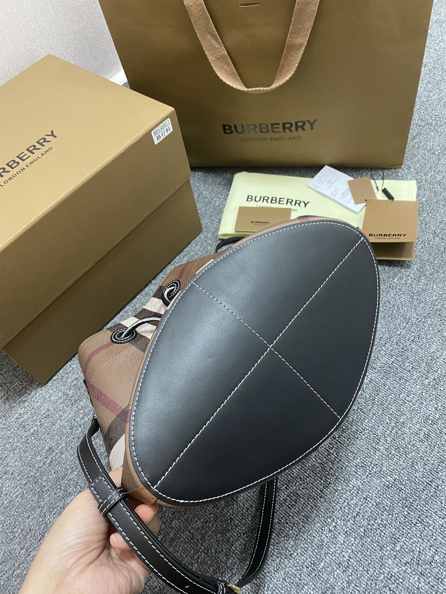 Burberry 6911630 16x26x26cm