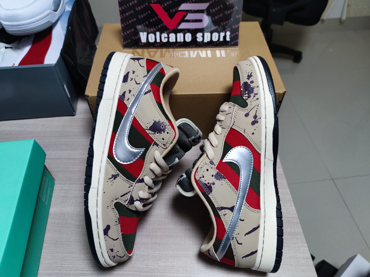 SB Dunk Low Freddy Krueger 313170-202