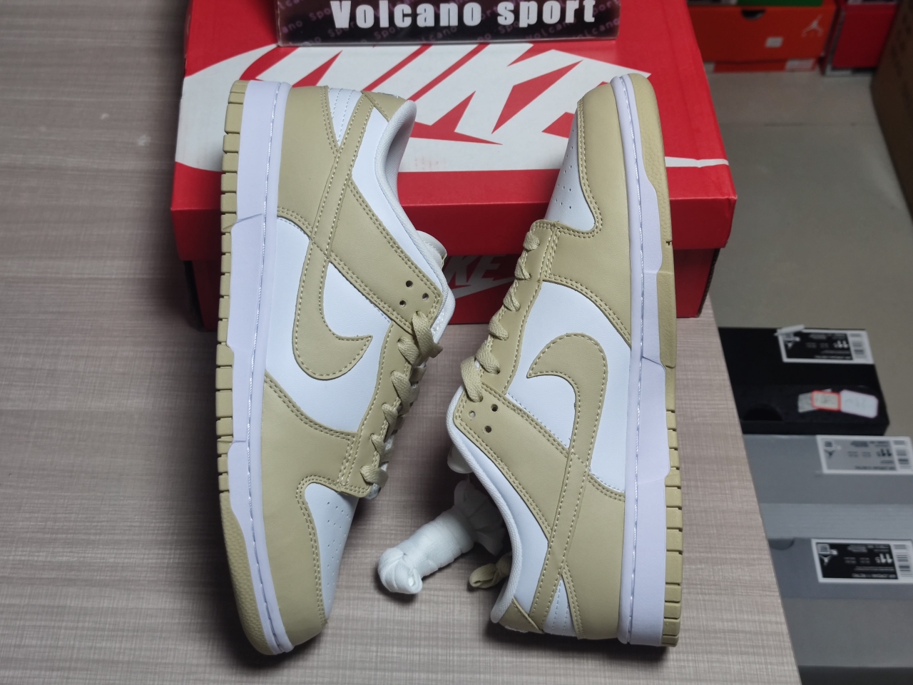 Dunk Low Team Gold DV0833-100