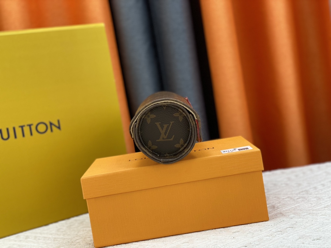 Louis Vuitton M47530 (3) 20 x 8 x 8 cm