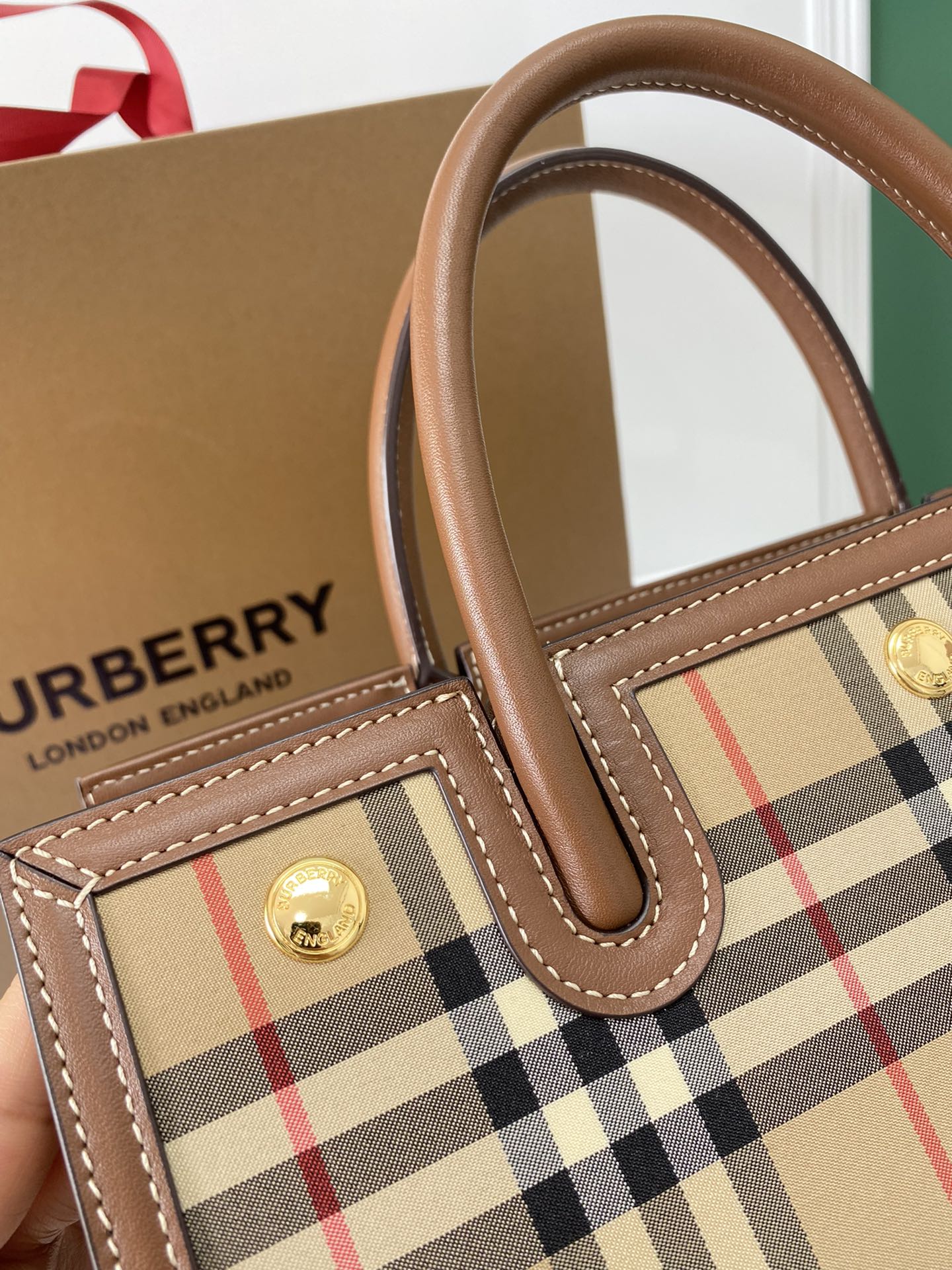 Burberry Title 266175 32 x 15 x 25cm