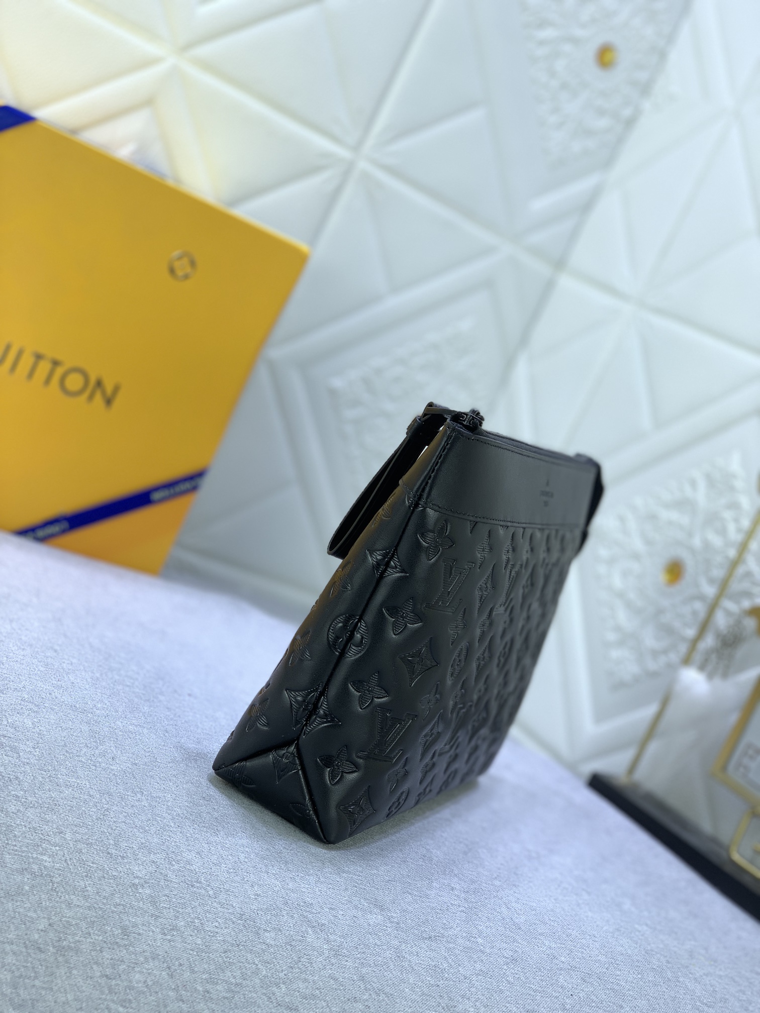 Louis Vuitton pochette voyage souple M82545 (3) 32 x 21 x 8cm