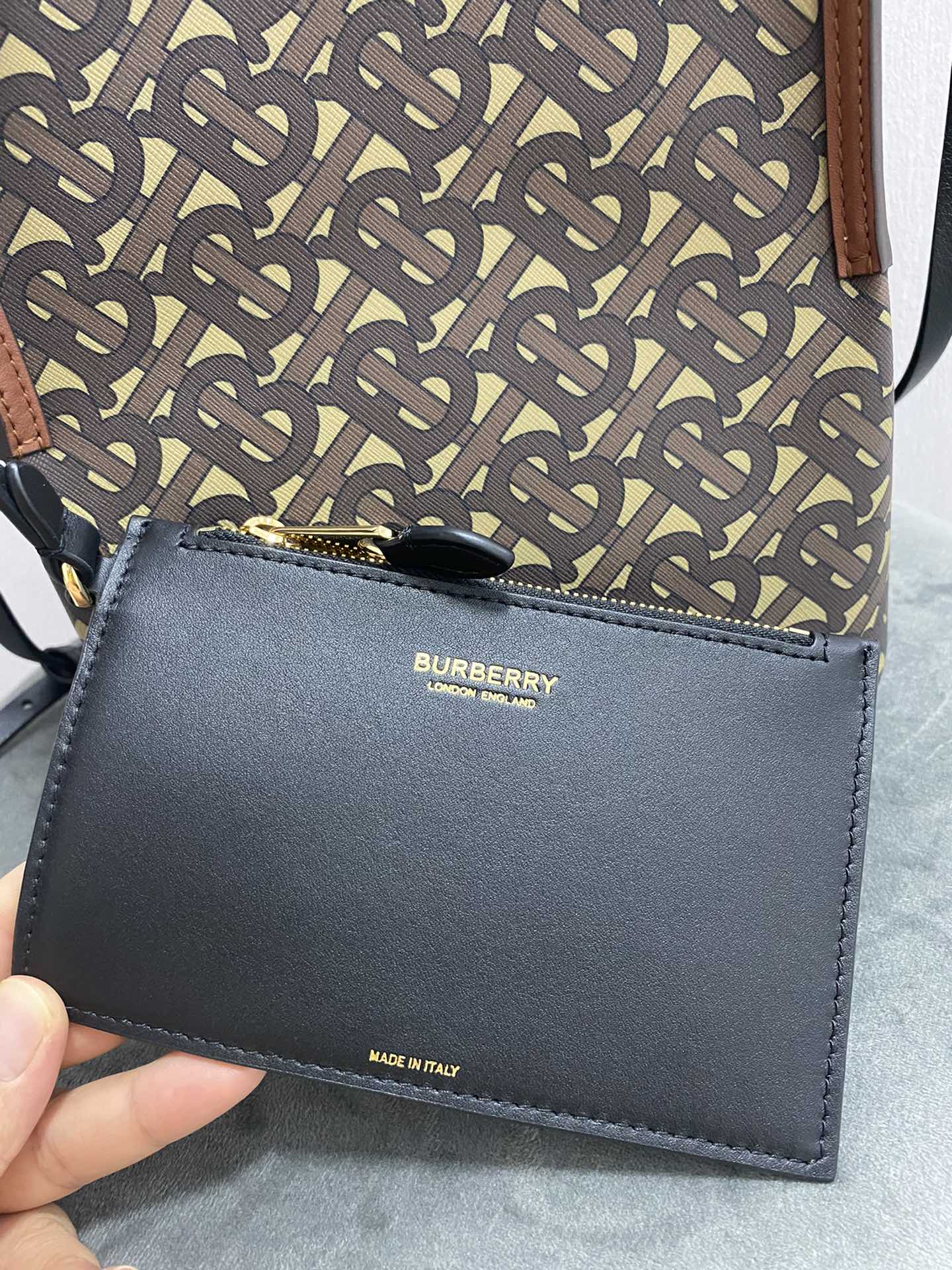 Burberry 949160 (2) 21 x 16.5 x 25cm