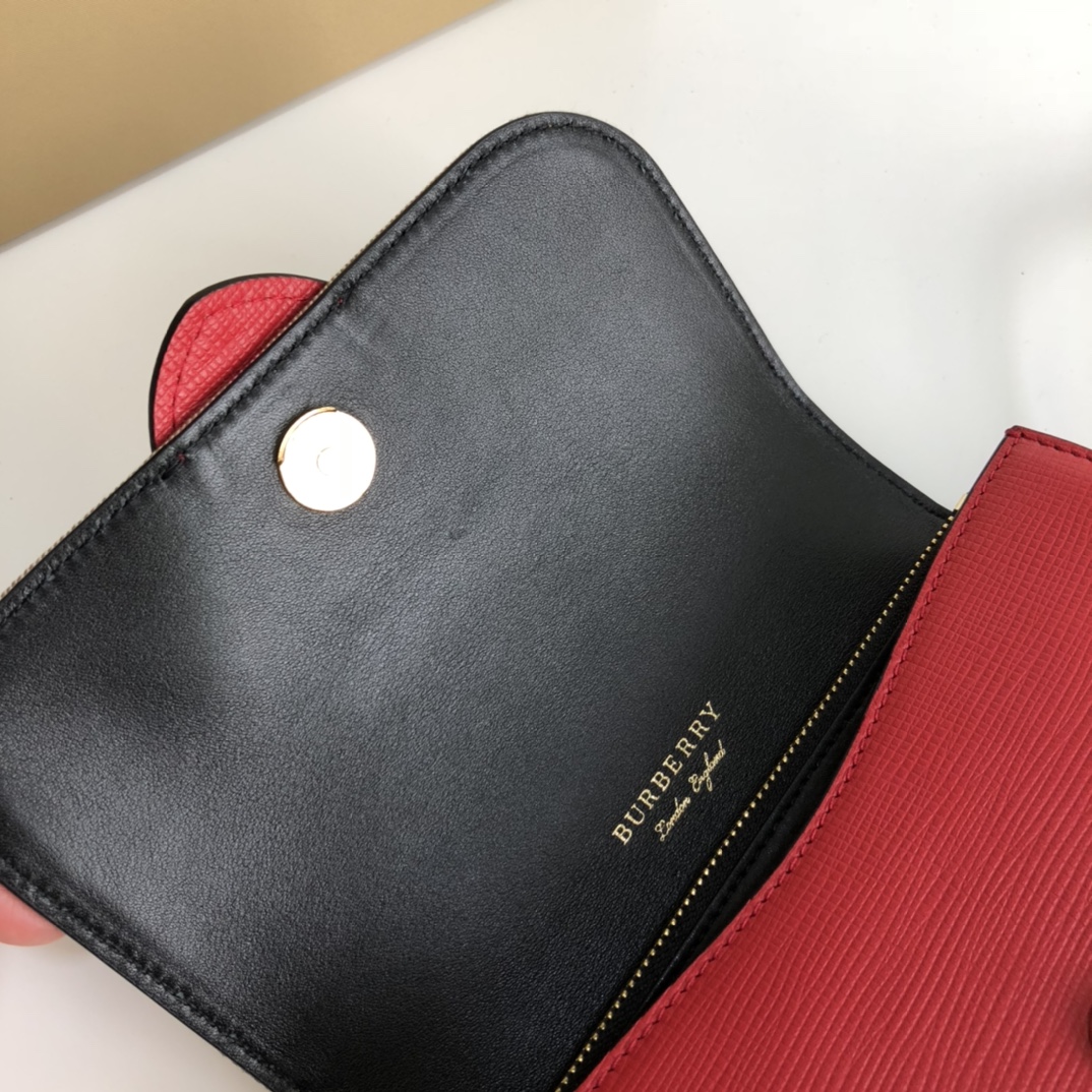 Burberry The Buckle 460160 (3) 19.5512cm