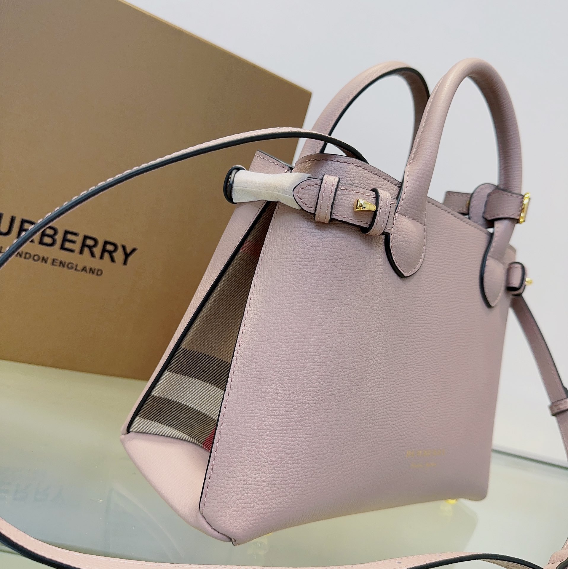 Burberry The Banner 7121 (3) 22 x 12 x 17cm