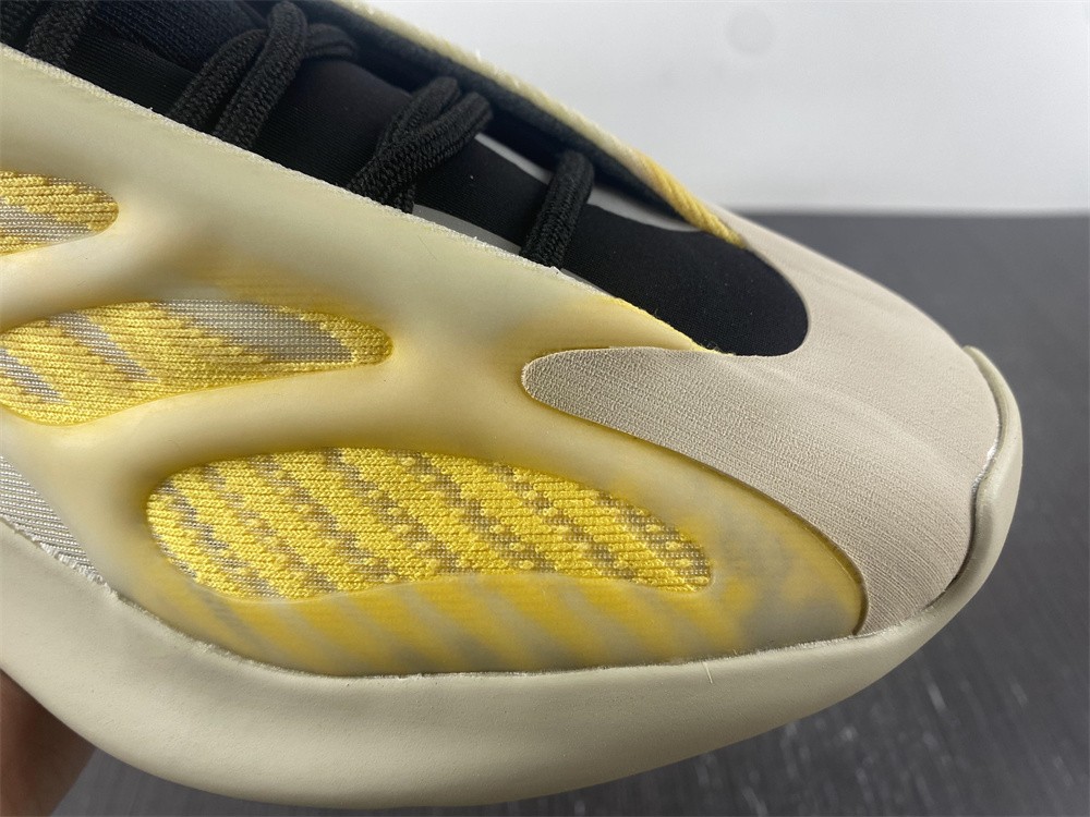 adidas Yeezy 700 V3Mono Safflower