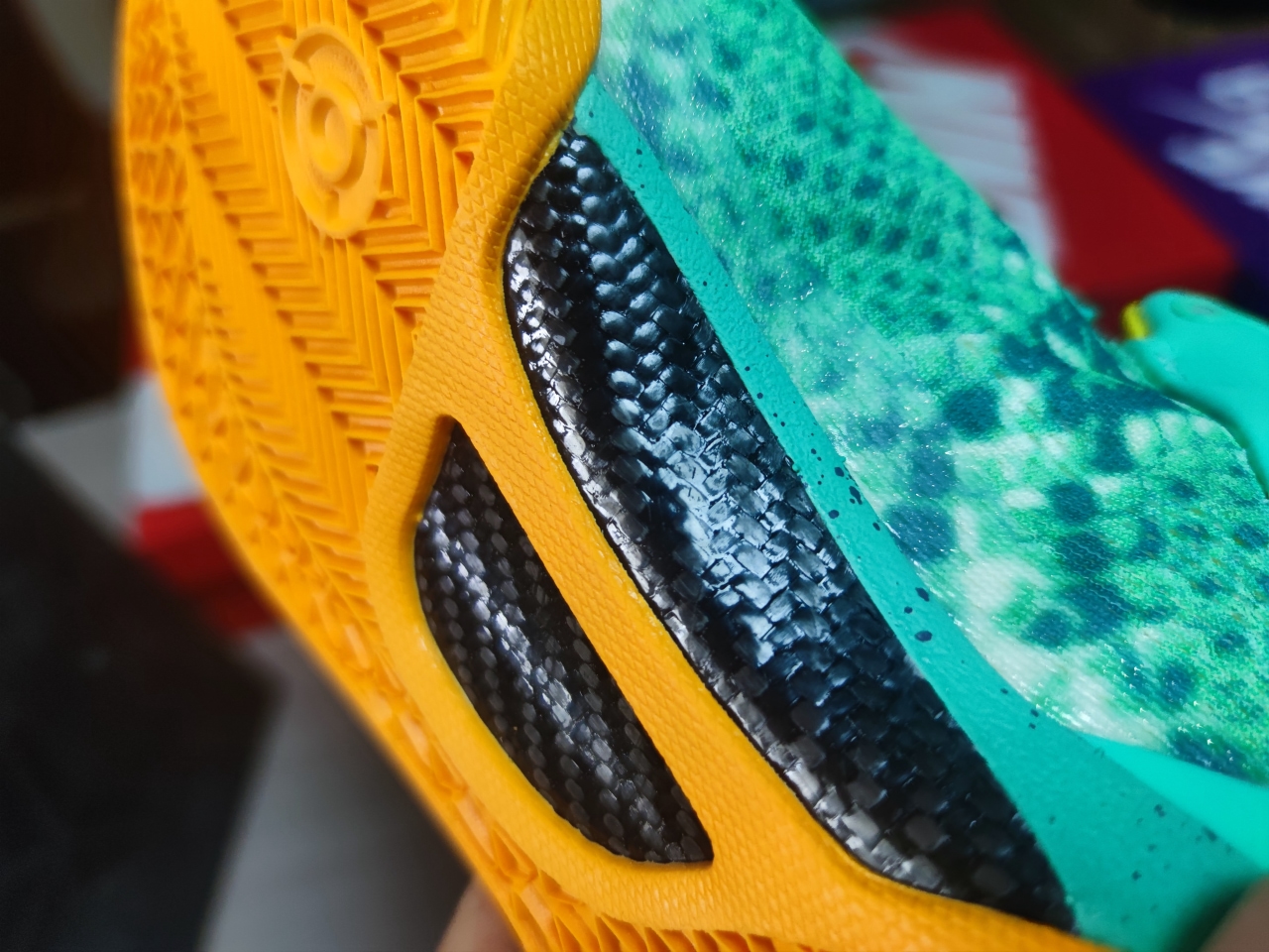 Kobe 8 System Green Glow Laser Orange 555035-304