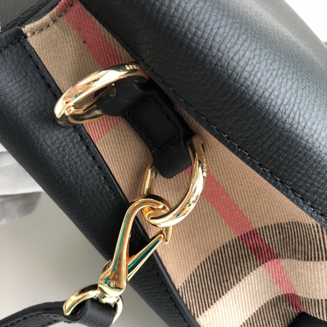 Burberry 618170 26 x 12 x 21cm