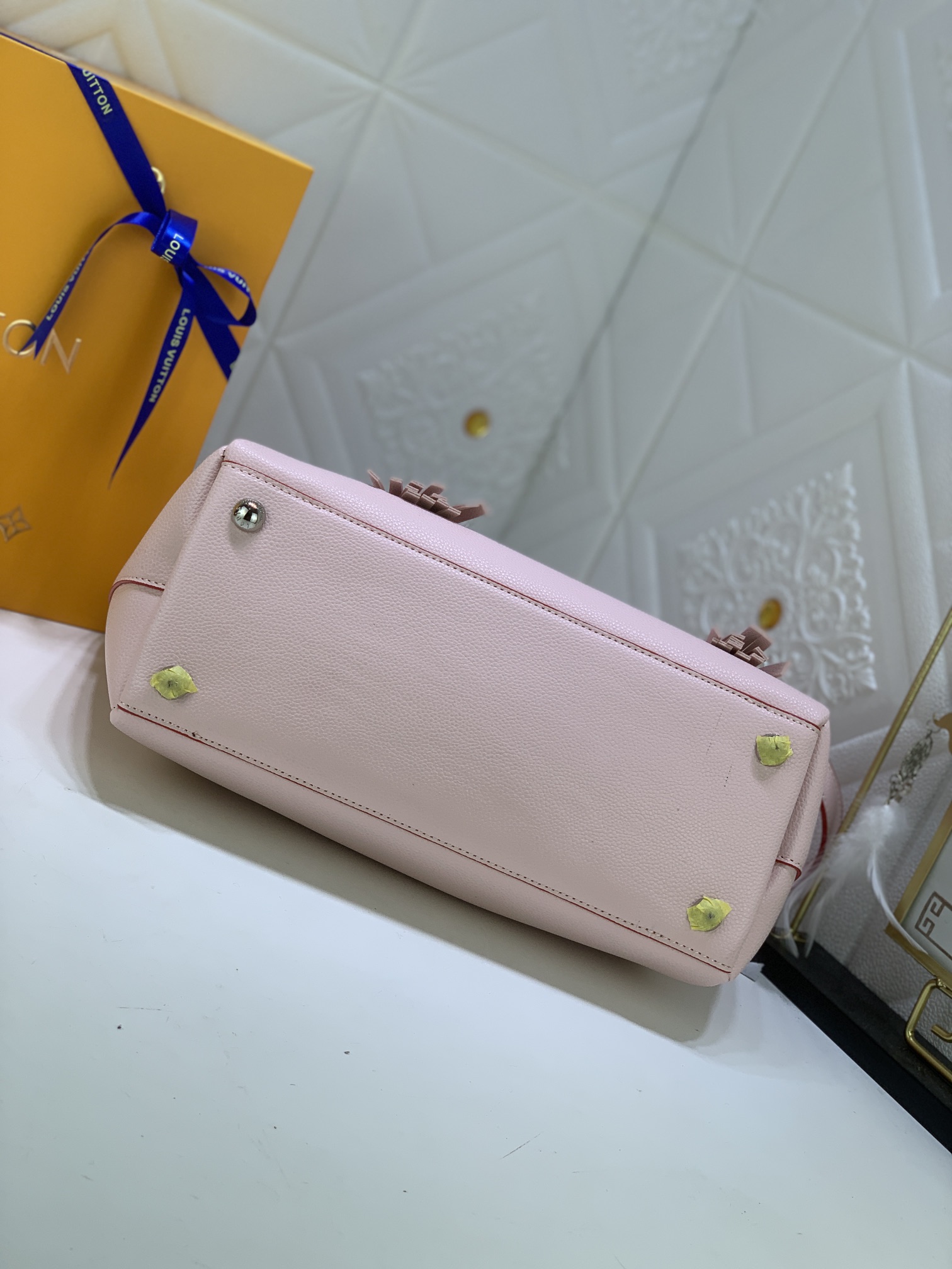 Louis Vuitton LOCKMETO M54569 38 x 24x 15.5cm