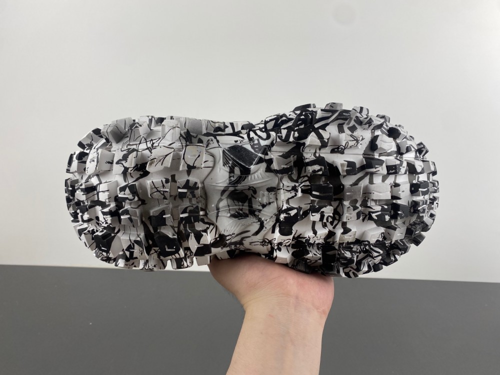 Balenciaga 685613-W2RG19010