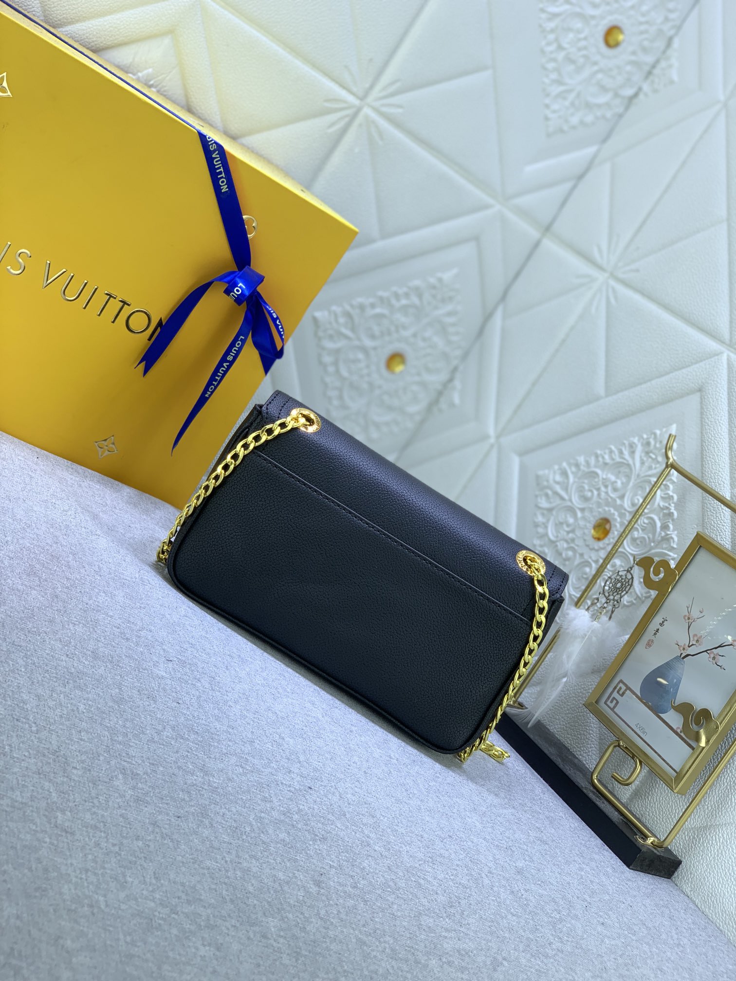 Louis Vuitton LOCKME EAST WEST M22303 23.5 x 14 x 6cm