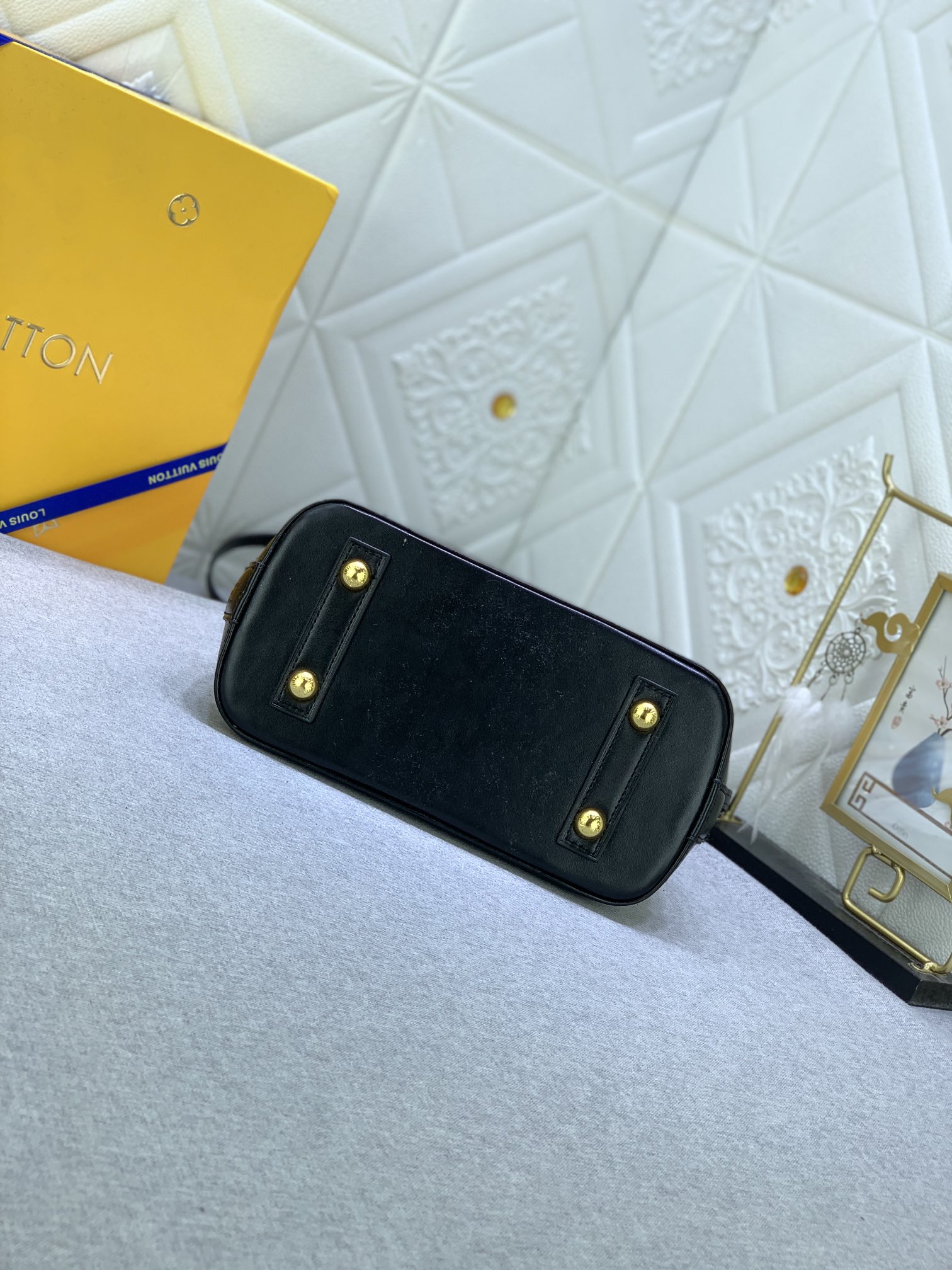 Louis Vuitton Nicolas Ghesquière M46921