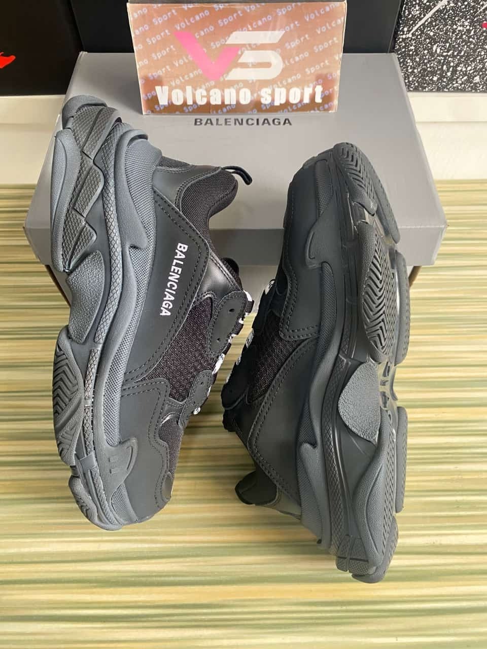 Bale*ciaga Triple S Black