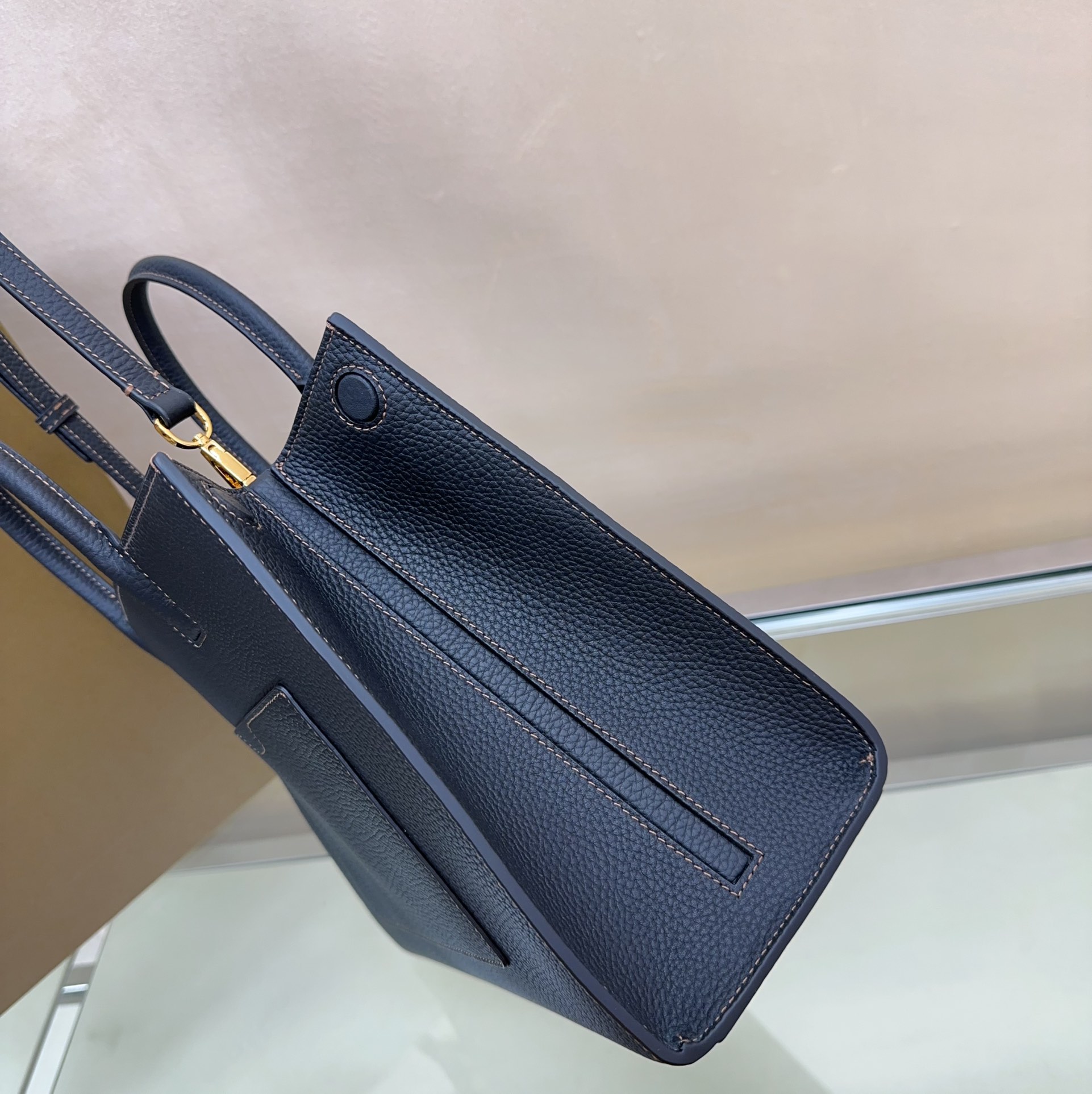 Burberry 9761 (3) 32.5 x 12 × 24cm