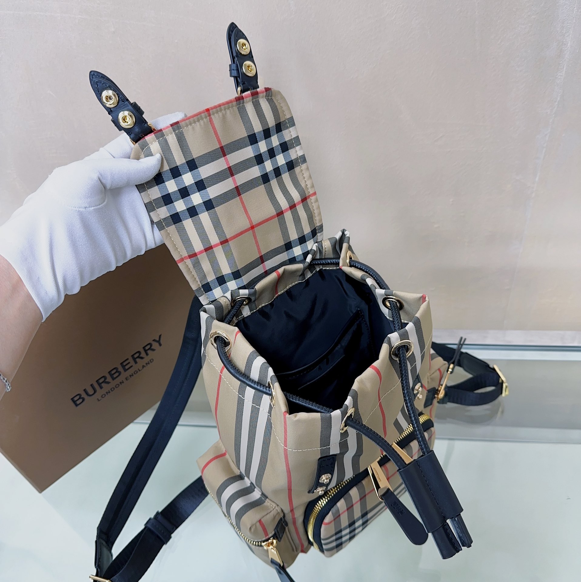 Burberry(22) Rucksack 16x26x16cm