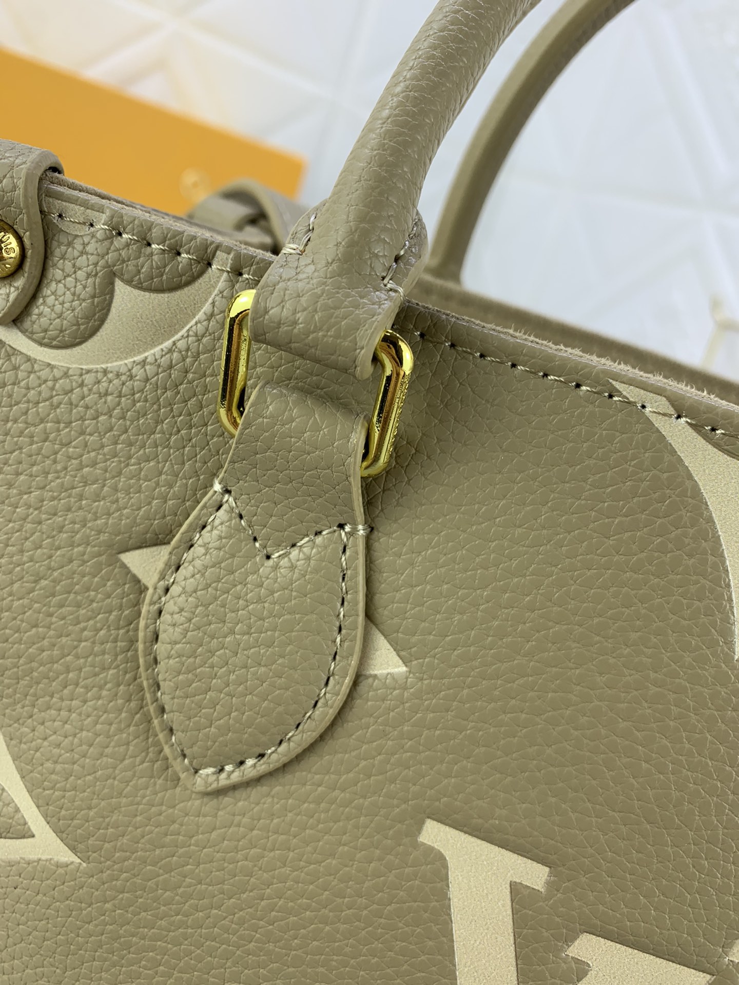 Louis Vuitton OnTheGo Tote M46513 25.0 x 11.0 x 19.0cm