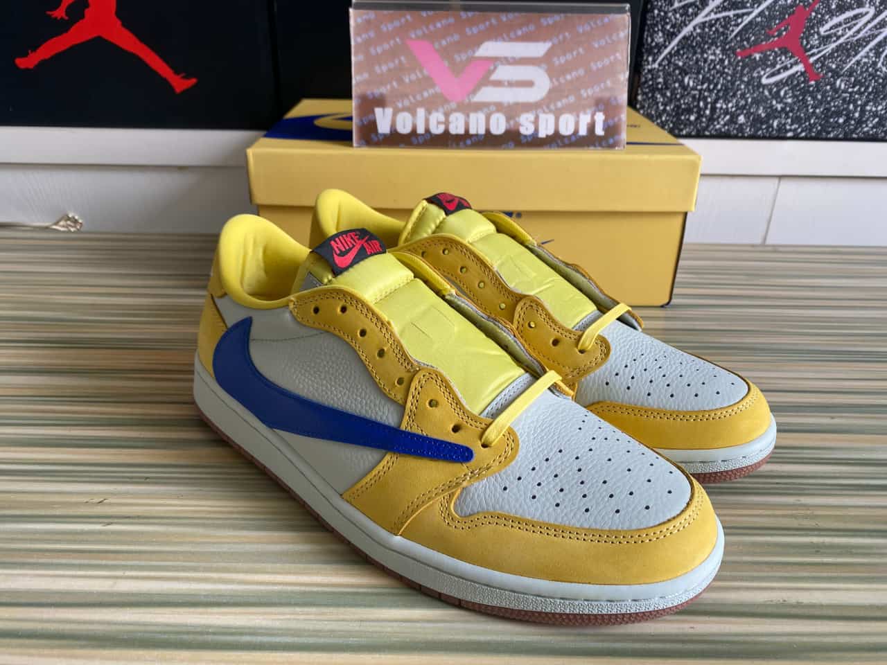 Jordan 1 Retro Low OG SP Travis Scott Canary DZ4137-700