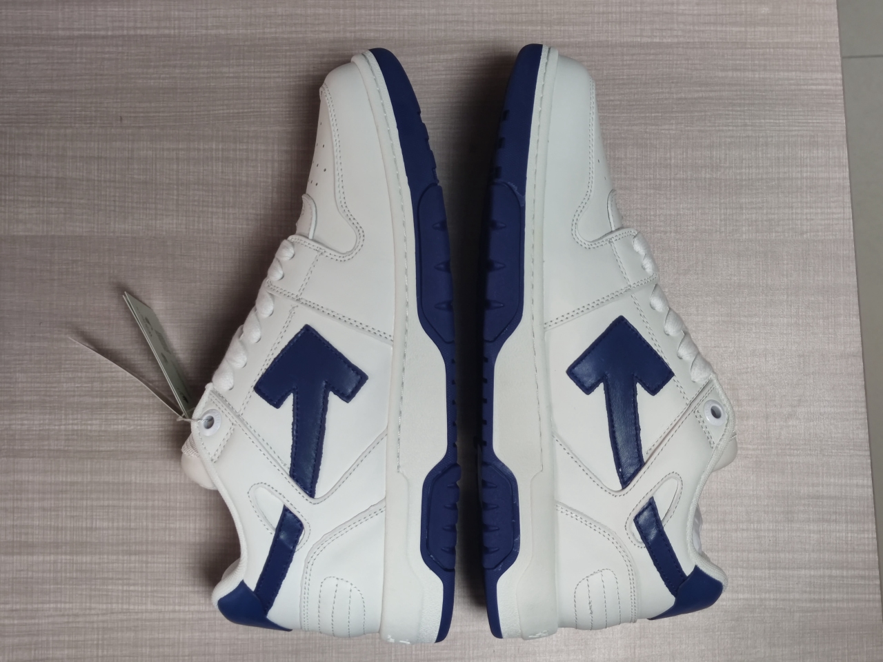 OFF-WHITE Out Of Office OOO Low Tops White White Navy Blue