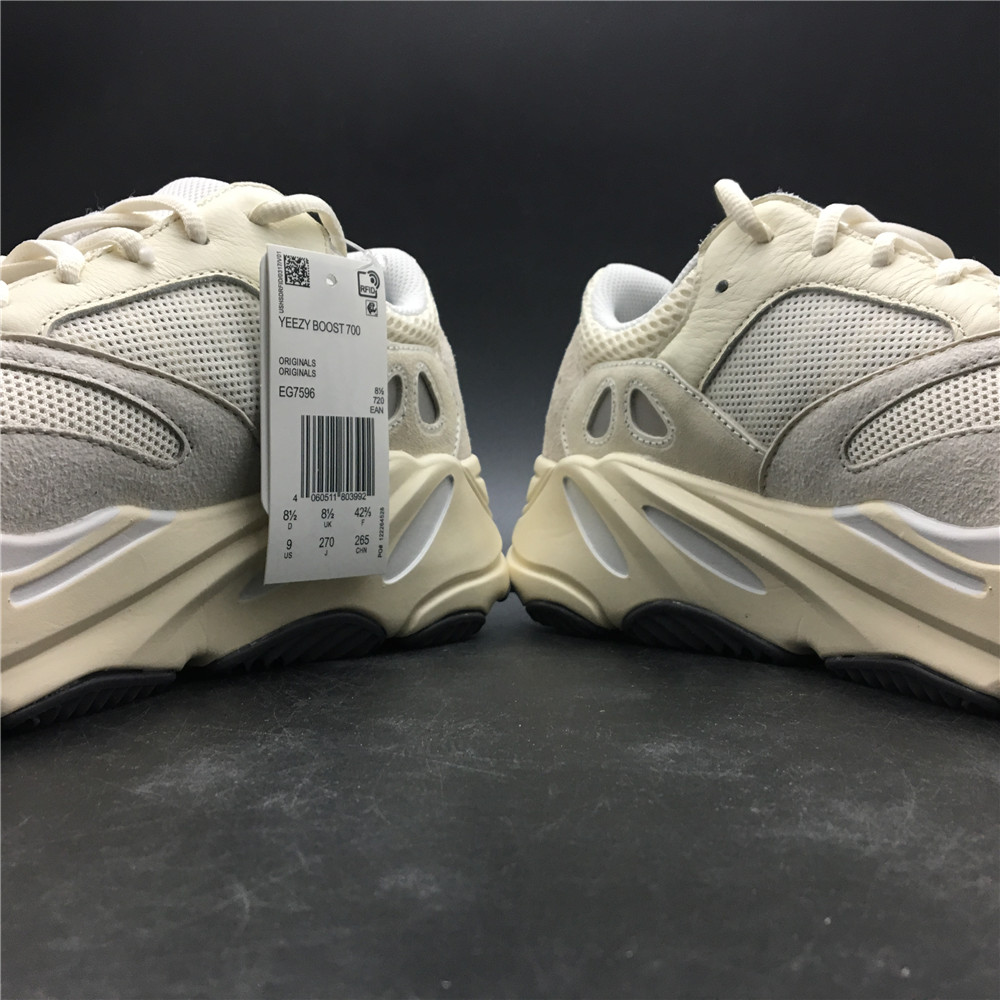 adidas Yeezy Boost 700Analog