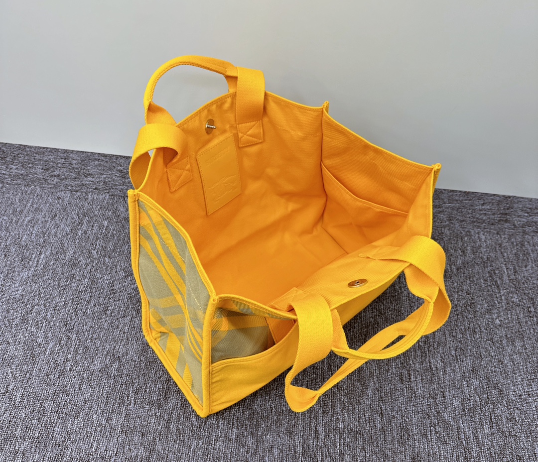 Burberry24 (9) 42x36x20