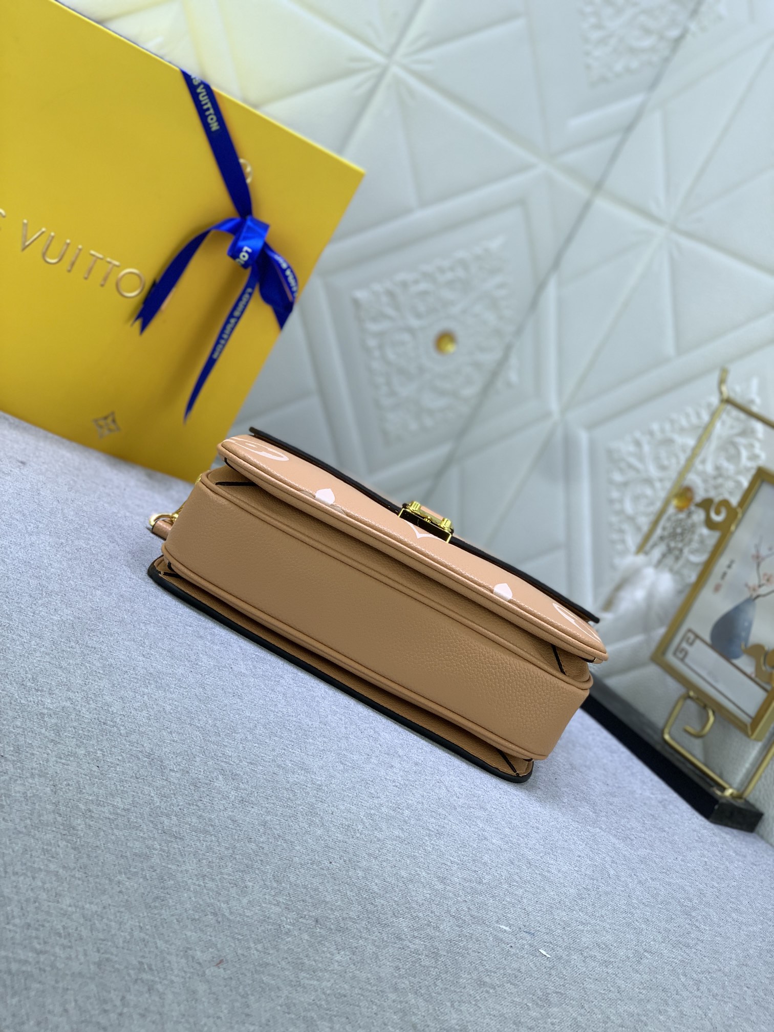 Louis Vuitton Pochette Metis M46302 (2) 25 x 19 x 7cm