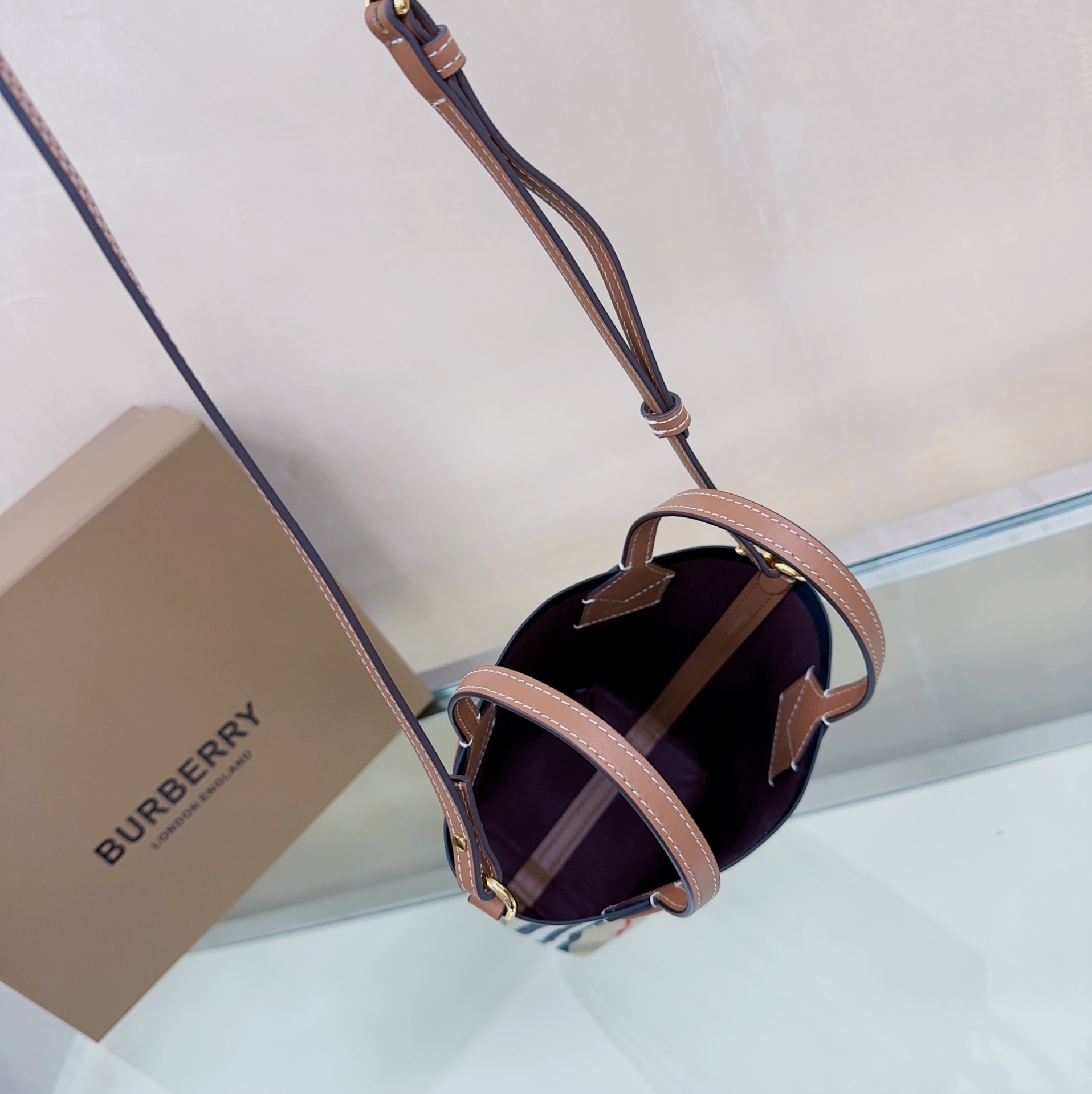 Burberry 461153 13 x 8.5 x 19.5cm