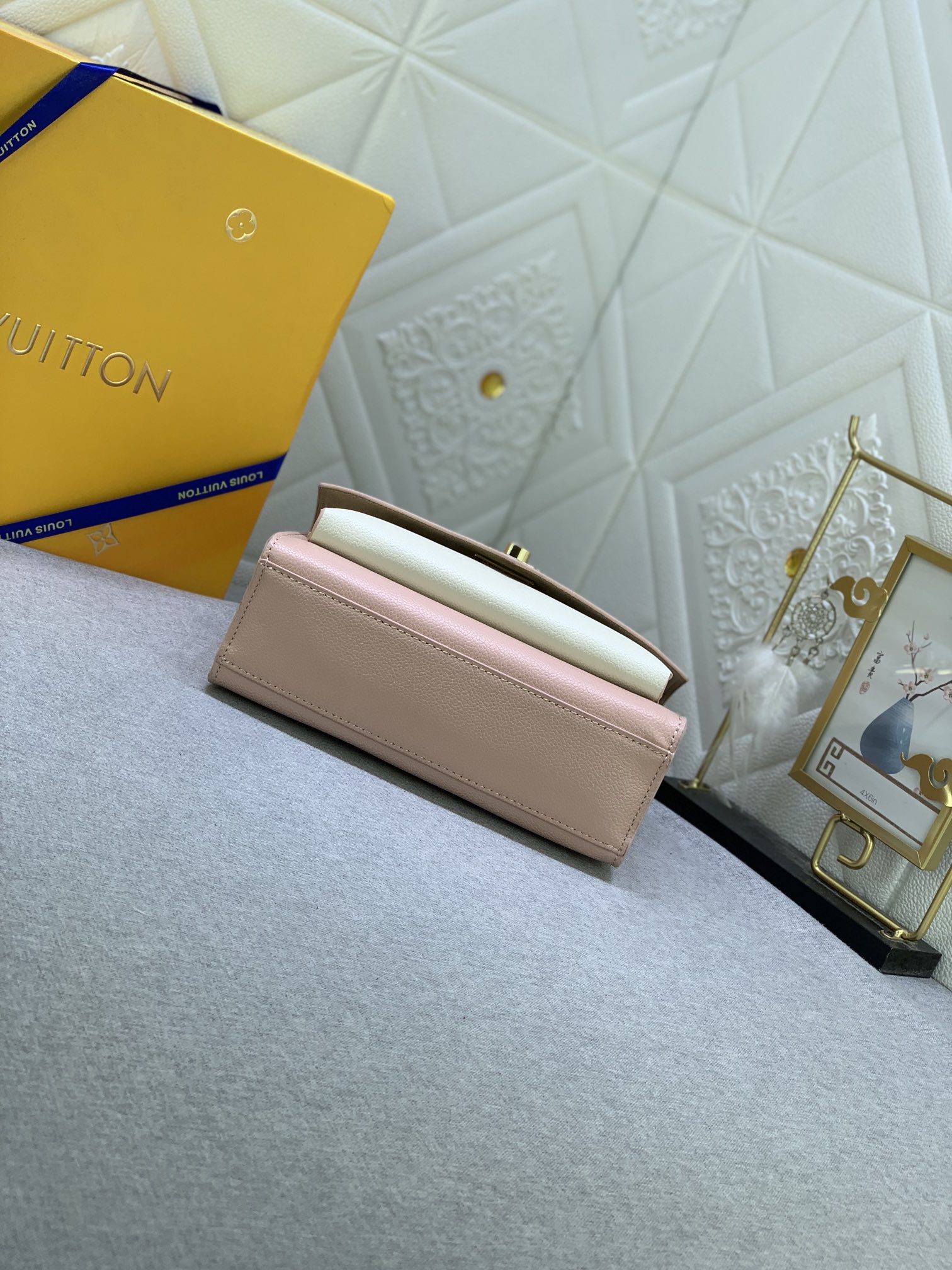 Louis Vuitton Mylockme BB M51418 (3) 22.5 x 17.0 x 5.5cm