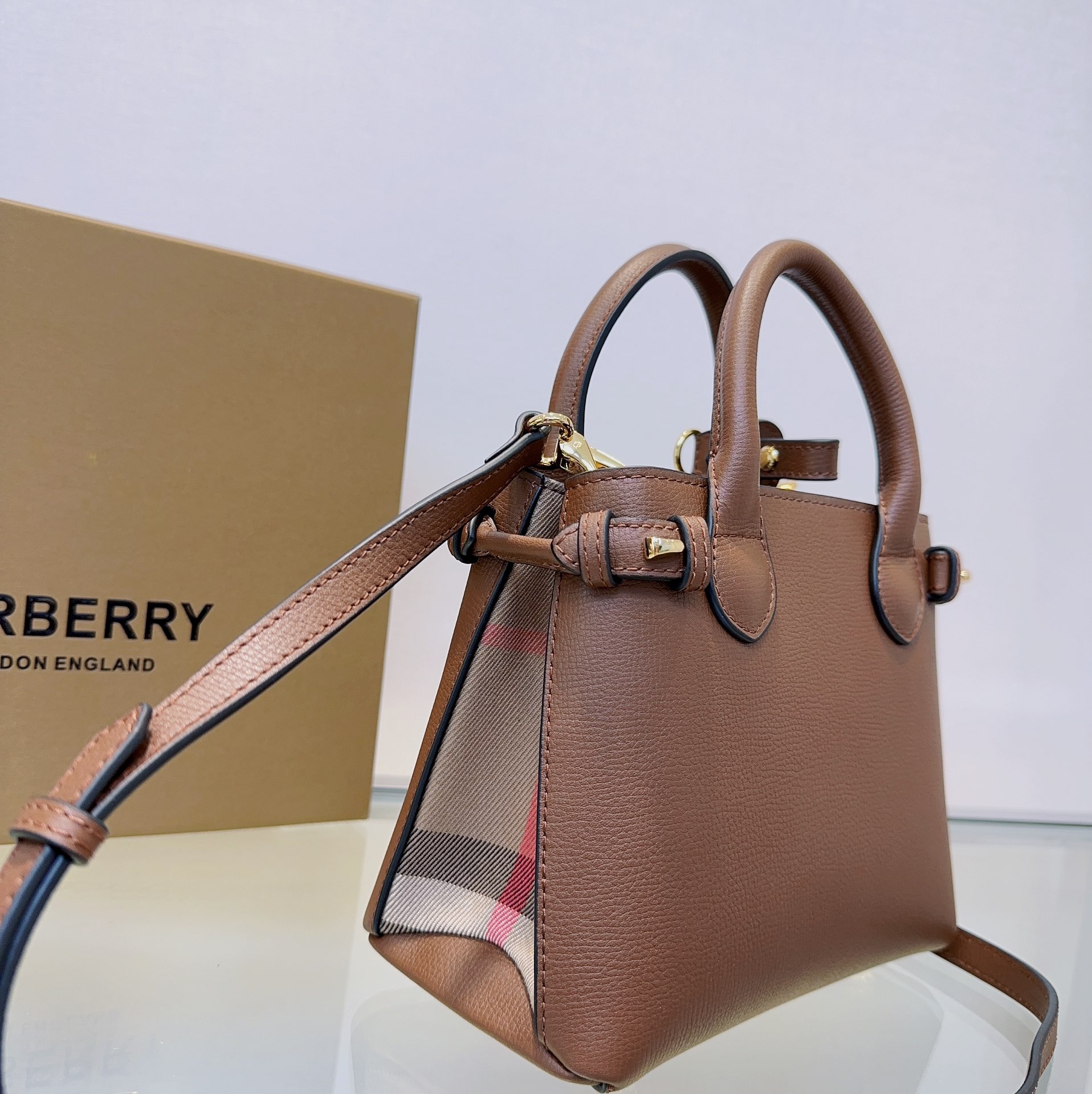 Burberry The Banner 7121 22 x 12 x 17cm