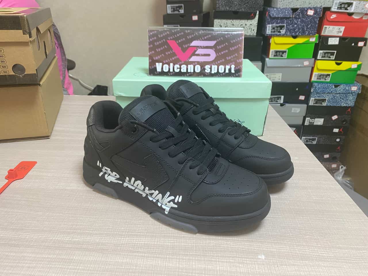 OFF-WHITE OOO Low Tops 