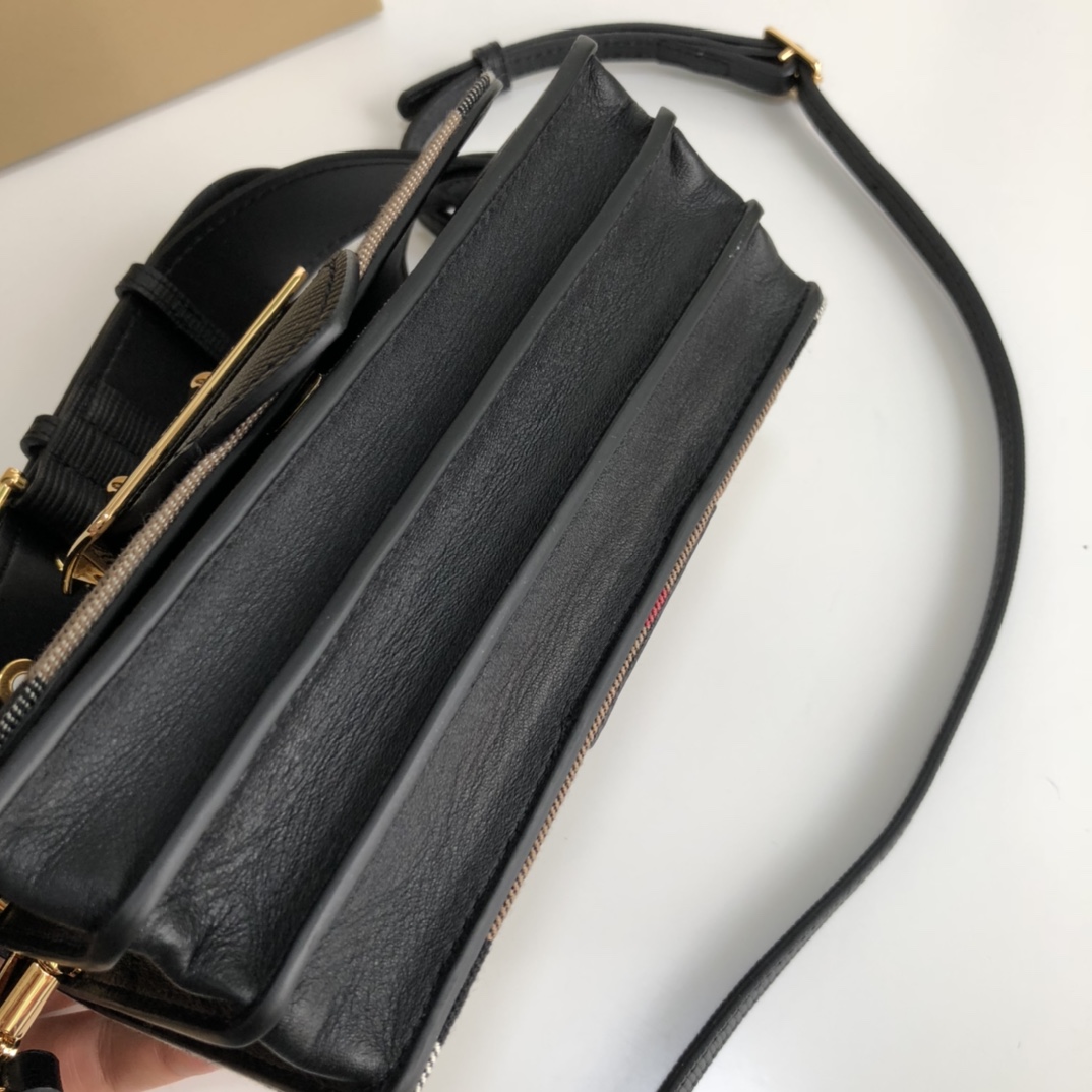 Burberry The Buckle 460160 (4) 19.5512cm