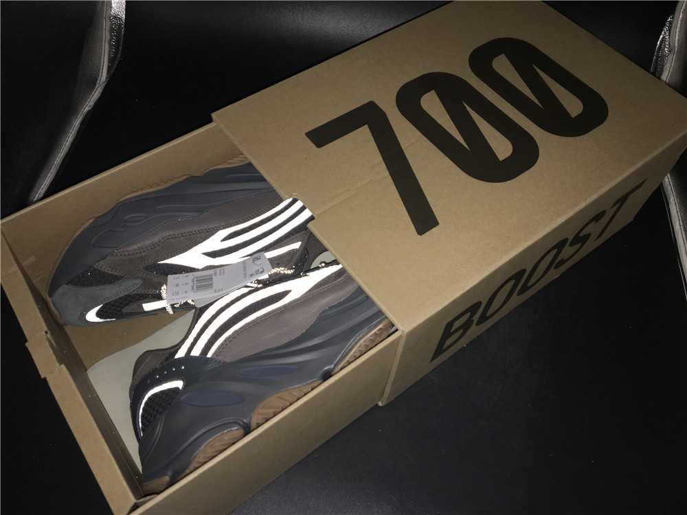 adidas Yeezy Boost 700Analog