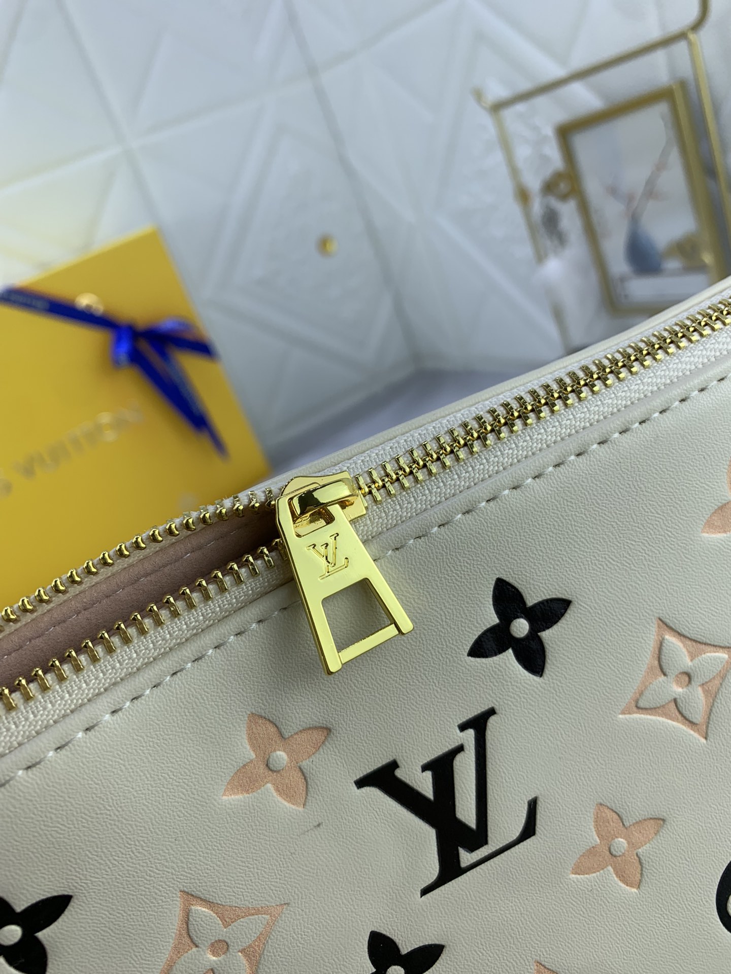 Louis Vuitton  Mini Soft Trunk M22398 (6) 18.5 x 13.0 x 8.0cm