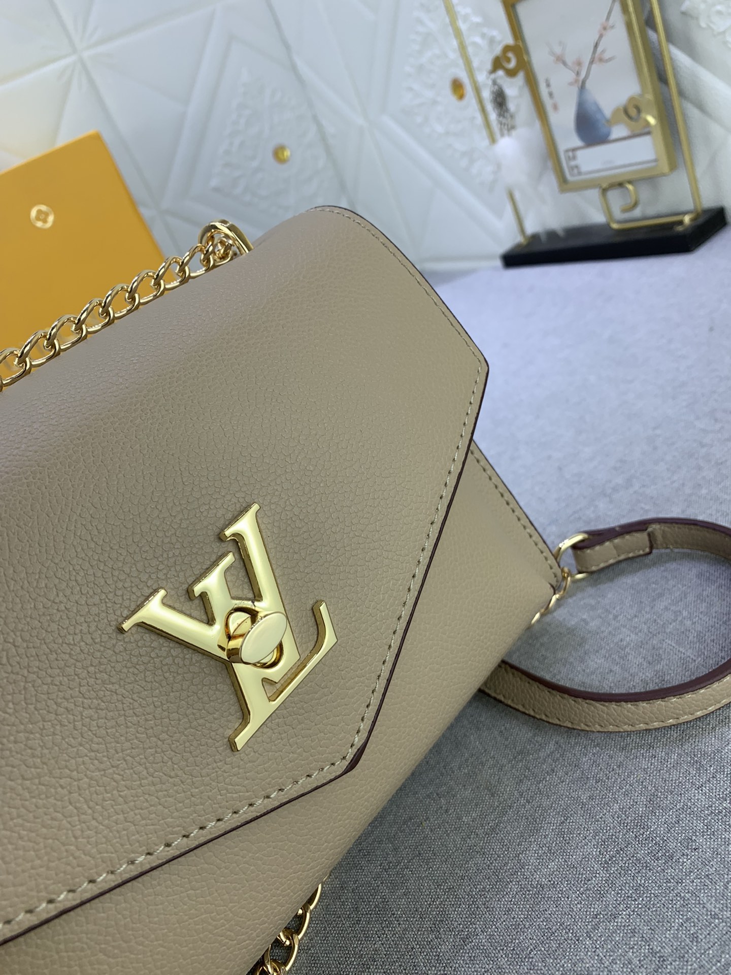 Louis Vuitton Mylockme BB M51418 (3) 22.5 x 17.0 x 5.5 cm