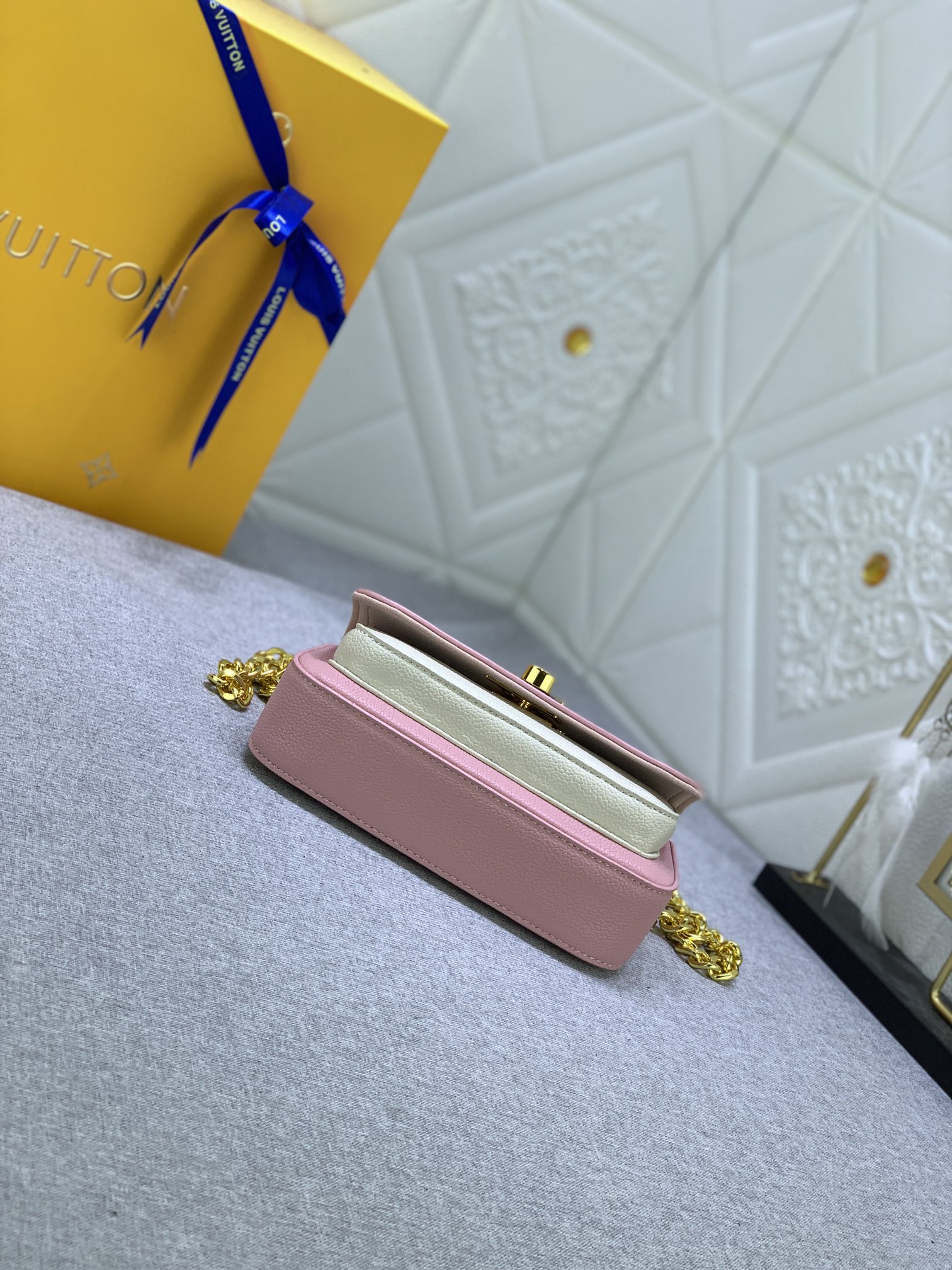 Louis Vuitton Lockme Tender Pochette M81560 (3) 18x9x4cm