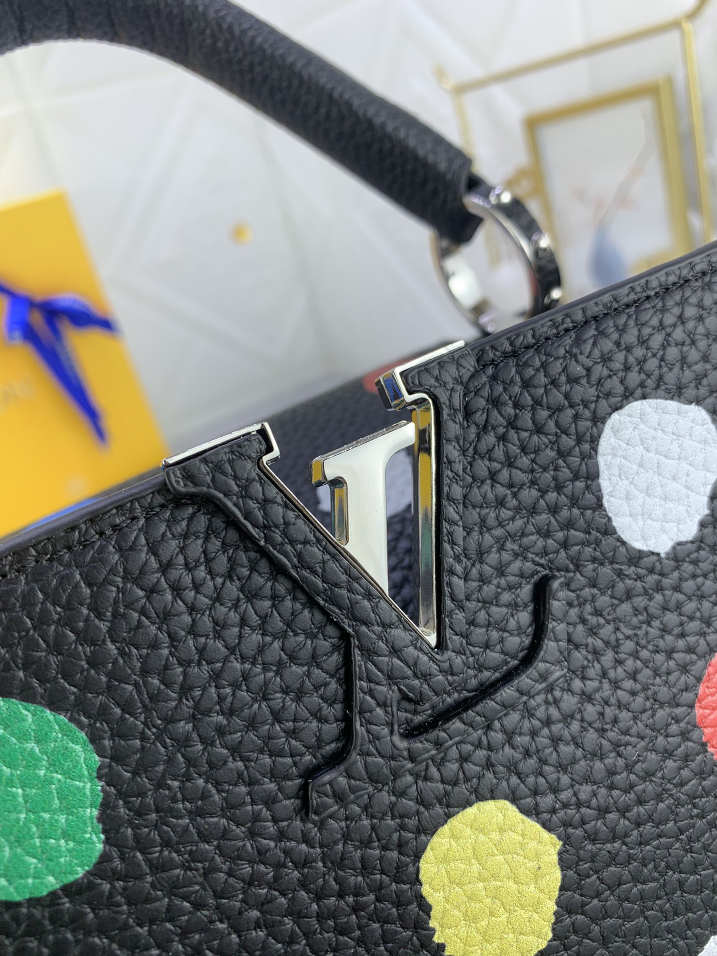 Louis Vuitton x YK Capucines M21663 (6) 27x18x9cm