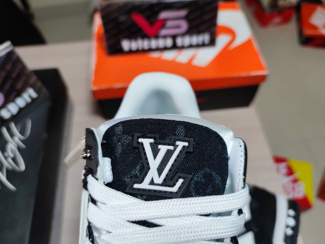 LV TRAIL SNEAKER Black White