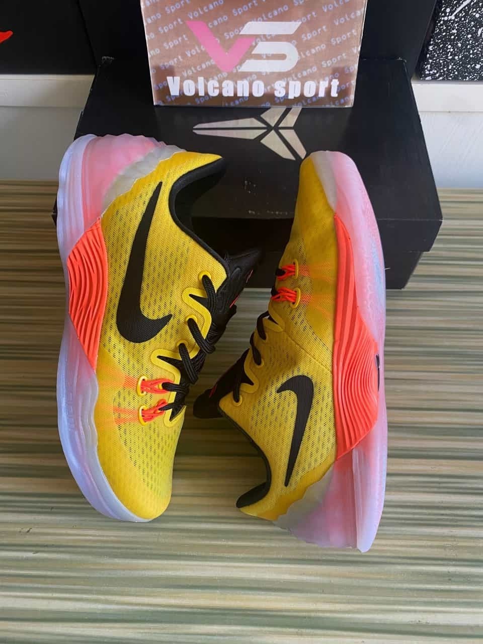 Zoom Kobe Venomenon 5 'University Gold' 749884-706