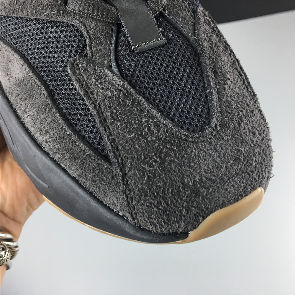 adidas Yeezy Boost 700Utility Black