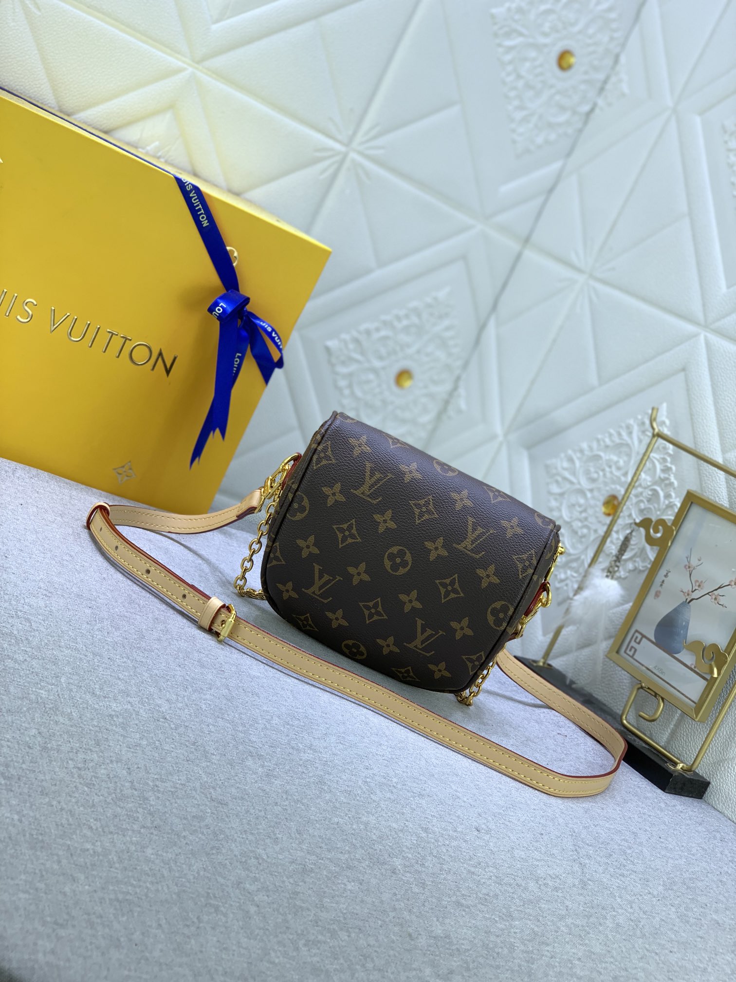 Louis Vuitton Mini Bumbag M82208 (2) 17x12x9.5cm