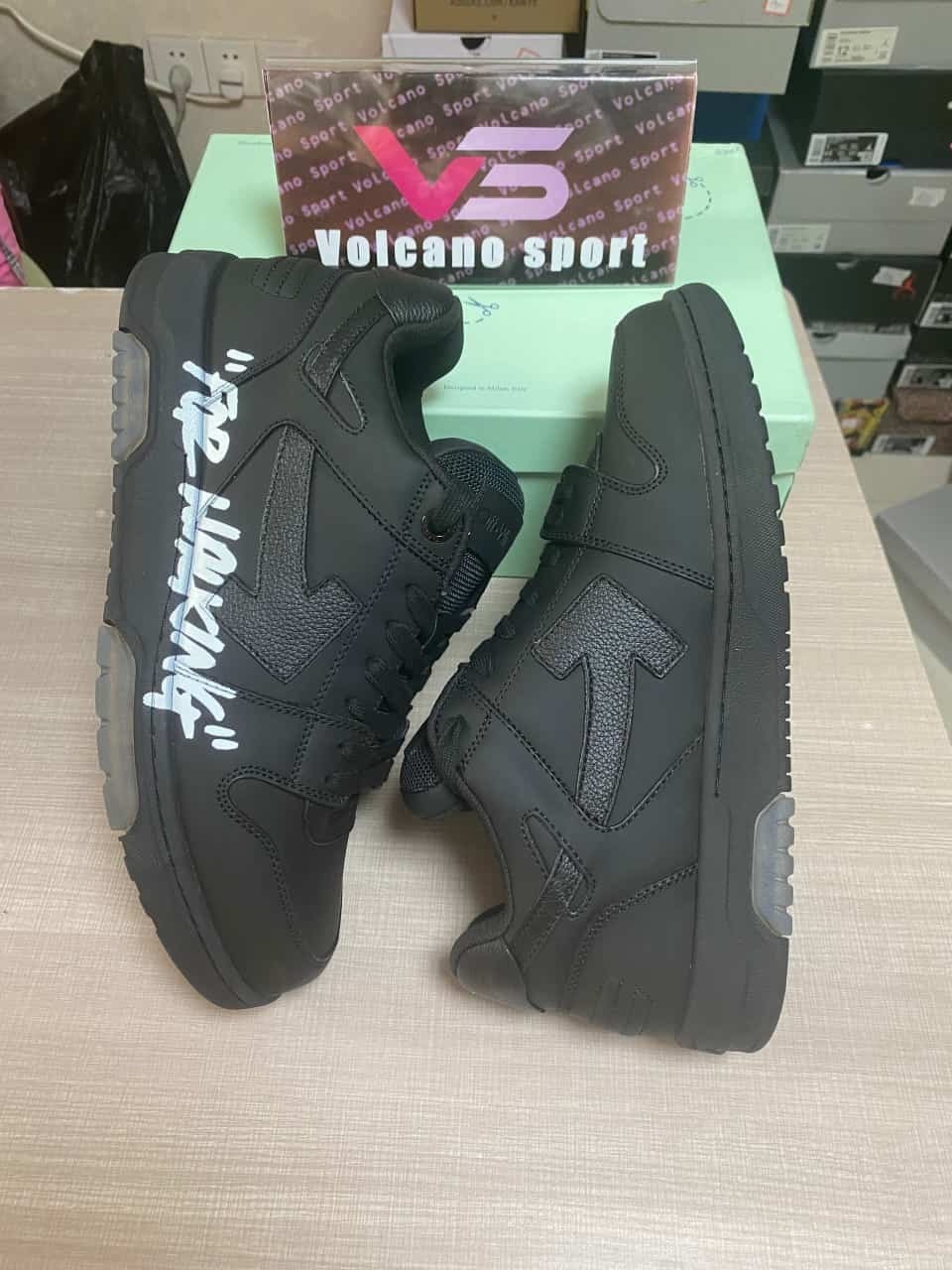 OFF-WHITE OOO Low Tops 