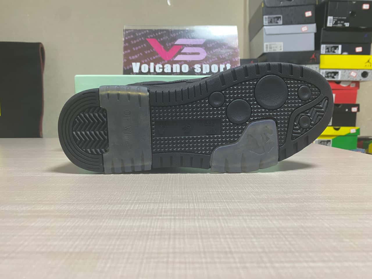 OFF-WHITE OOO Low Tops 