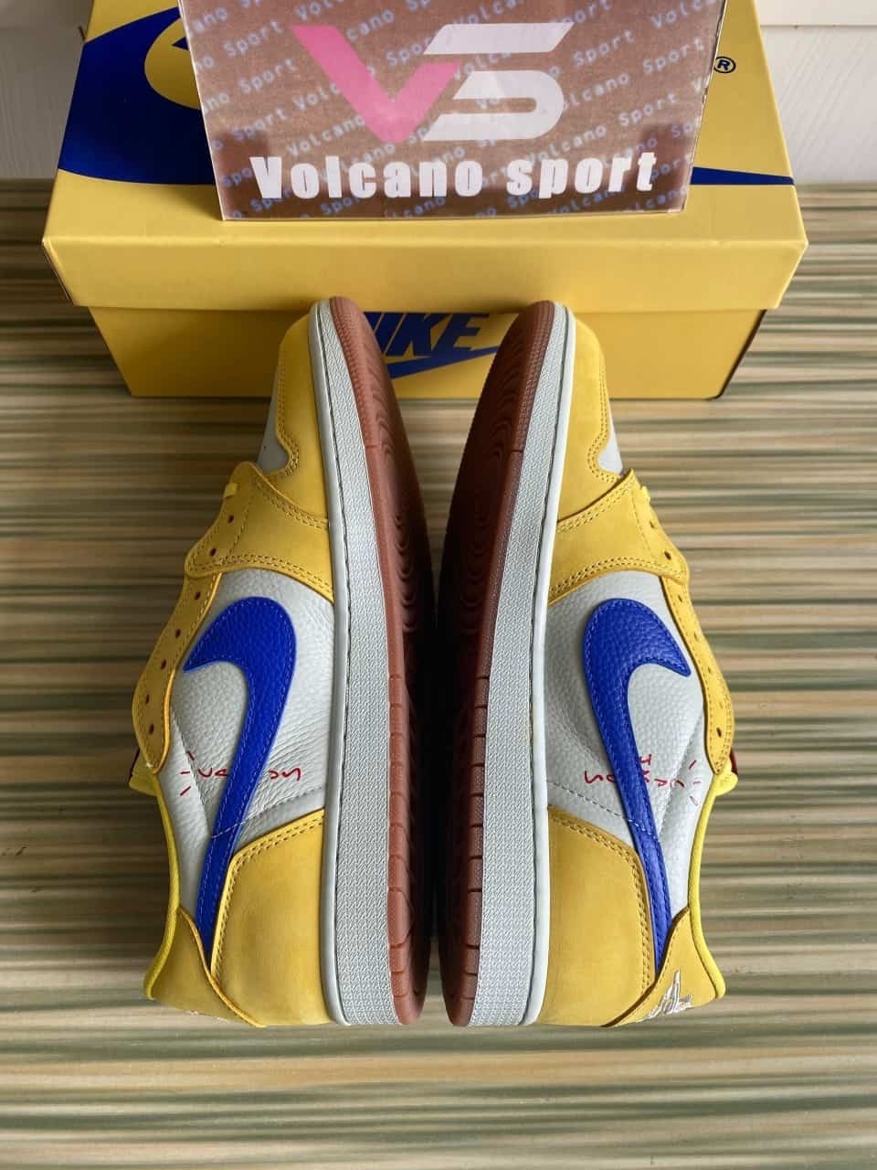 Jordan 1 Retro Low OG SP Travis Scott Canary DZ4137-700