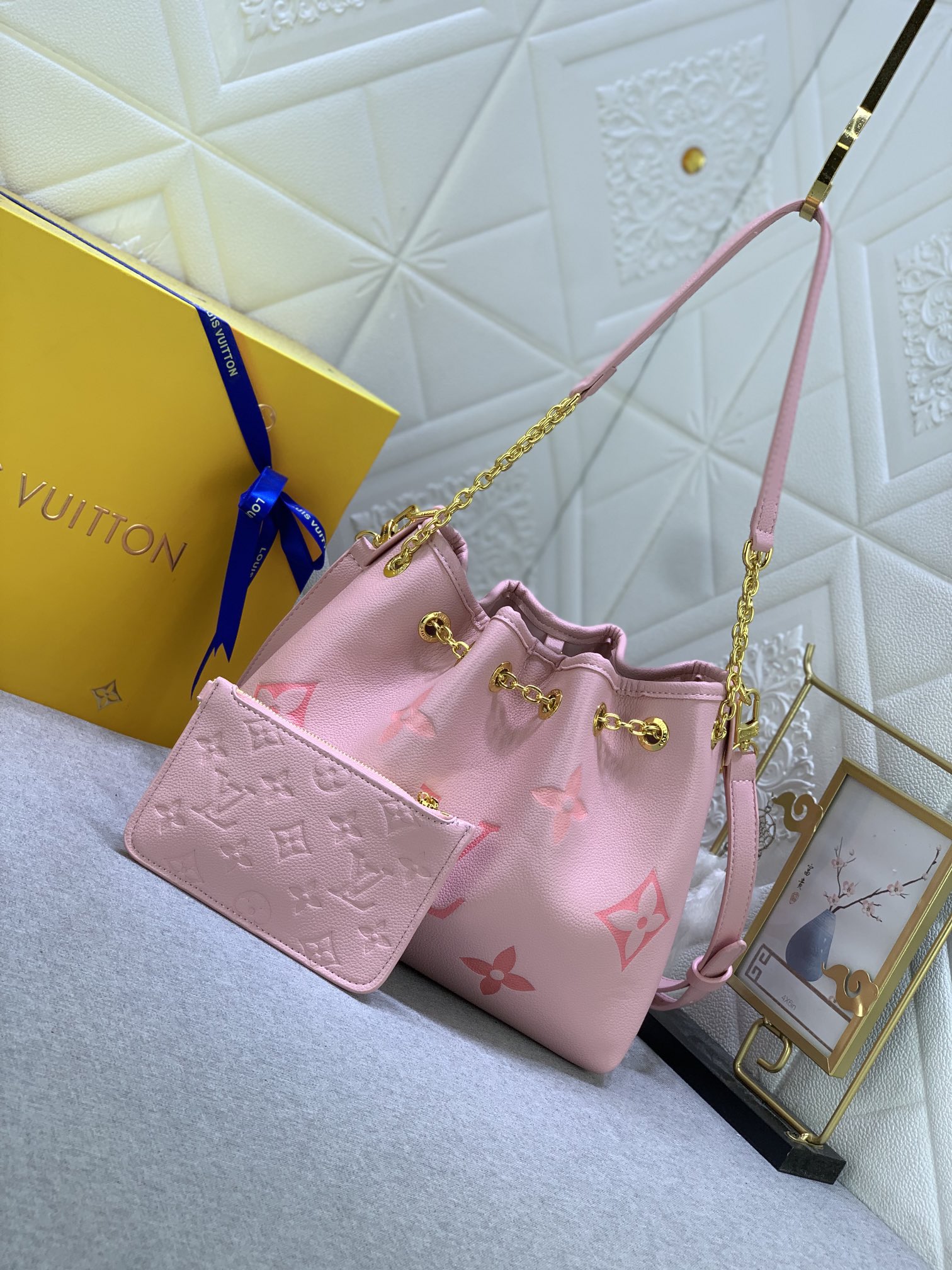 Louis Vuitton Summer Bundle M46545 (3) 28 x 20 x 11.5cm